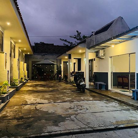 בניוואנגי Robiu Bed & Breakfast מראה חיצוני תמונה