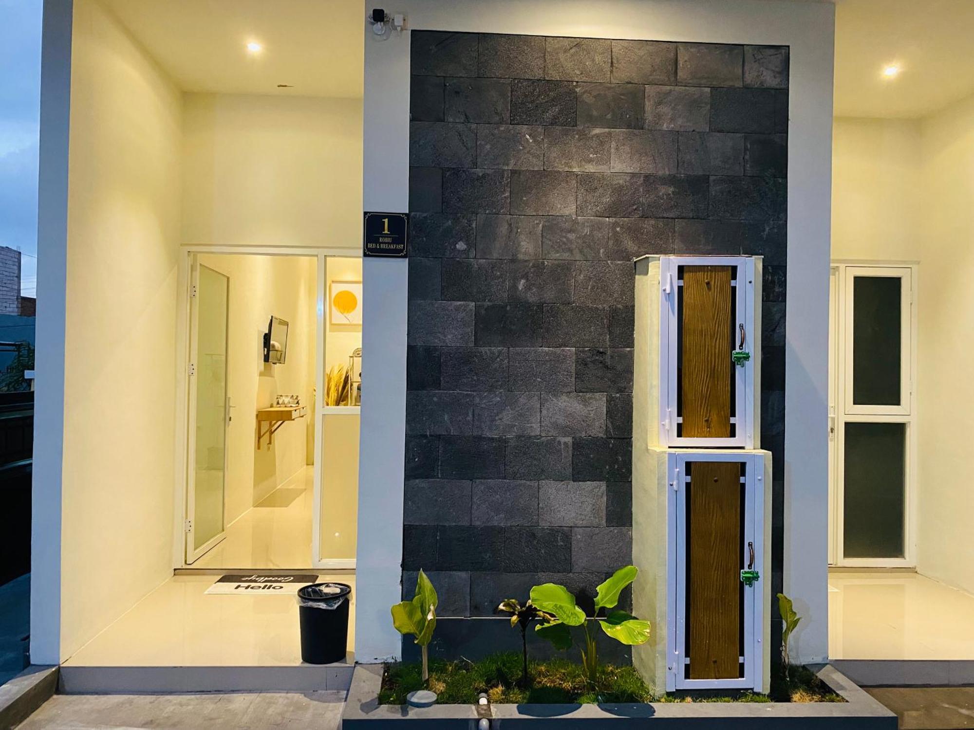 בניוואנגי Robiu Bed & Breakfast מראה חיצוני תמונה